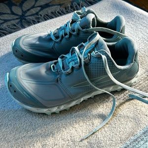 Altra superior 4.5, women’s size 8
